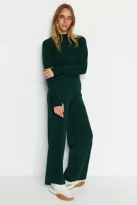 TRENDYOLMİLLA Emerald Green Crop Finger Detailed Knitwear Top and Bottom Set - Image 2