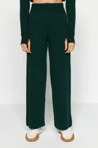 TRENDYOLMİLLA Emerald Green Crop Finger Detailed Knitwear Top and Bottom Set - Image 4