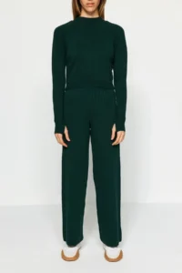 TRENDYOLMİLLA Emerald Green Crop Finger Detailed Knitwear Top and Bottom Set - Image 5