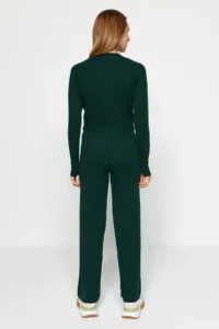 TRENDYOLMİLLA Emerald Green Crop Finger Detailed Knitwear Top and Bottom Set - Image 6