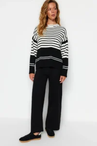 TRENDYOLMİLLA Black Wide Pattern Color Blocked Knitwear Top and Bottom Set