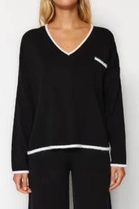 TRENDYOLMİLLA Black Wide Pattern Hairy Yarn Knitwear Top and Bottom Set - Image 5
