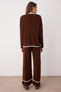 TRENDYOLMİLLA Brown Wide Pattern Hairy Yarn Knitwear Top and Bottom Set - Image 4