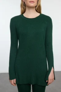 TRENDYOLMİLLA Emerald Green slit Knitwear Top and Bottom Set - Image 3