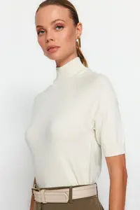 TRENDYOLMİLLA Ecru Mercerized Look Premium Yarn/Special Yarn Basic Thin Knitwear Blouse - Image 4