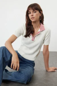 TRENDYOLMİLLA Ecru Yaka Patterned Blouse