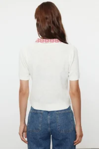 TRENDYOLMİLLA Ecru Yaka Patterned Blouse - Image 5