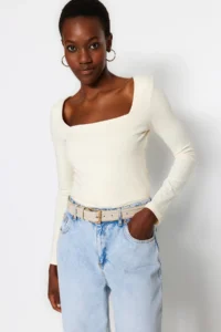 TRENDYOLMİLLA Stone Cotton Flexible Square Neck Fitted Knitting Blouse - Image 4