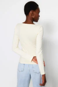 TRENDYOLMİLLA Stone Cotton Flexible Square Neck Fitted Knitting Blouse - Image 5