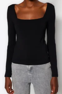 TRENDYOLMİLLA Black Cotton Flexible Square Neck Fitted Knitting Blouse - Image 3