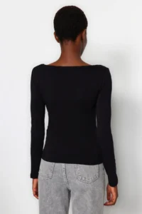 TRENDYOLMİLLA Black Cotton Flexible Square Neck Fitted Knitting Blouse - Image 5