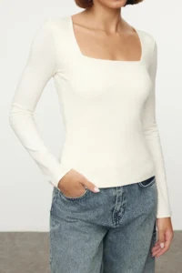 TRENDYOLMİLLA Ecru Cotton Square Neck Regular Fit Knitting Thin Blouse - Image 3