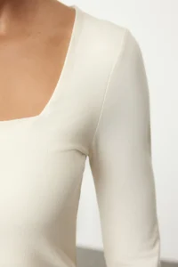 TRENDYOLMİLLA Ecru Cotton Square Neck Regular Fit Knitting Thin Blouse - Image 4