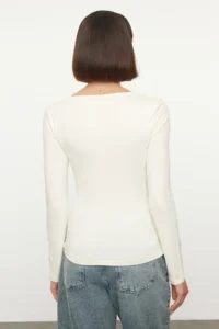 TRENDYOLMİLLA Ecru Cotton Square Neck Regular Fit Knitting Thin Blouse - Image 5