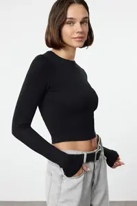 TRENDYOLMİLLA Black Viscous Soft Fabric Fitted Crop Flexible Knitting Blouse