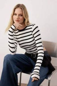 TRENDYOLMİLLA Black Striped Viscous Soft Fabric Fitted Crop Flexible Knitting Blouse - Image 2