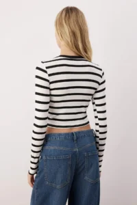TRENDYOLMİLLA Black Striped Viscous Soft Fabric Fitted Crop Flexible Knitting Blouse - Image 4