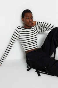 TRENDYOLMİLLA Black Striped Viscous Soft Fabric Fitted Crop Flexible Knitting Blouse - Image 5