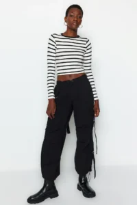 TRENDYOLMİLLA Black Striped Viscous Soft Fabric Fitted Crop Flexible Knitting Blouse - Image 6