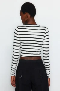 TRENDYOLMİLLA Black Striped Viscous Soft Fabric Fitted Crop Flexible Knitting Blouse - Image 9