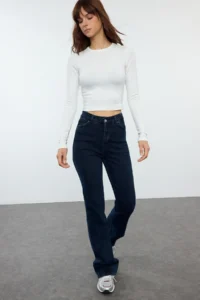 TRENDYOLMİLLA Ecru Viscous Soft Fabric Fitted Crop Flexible Knitting Blouse - Image 2