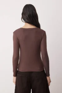 TRENDYOLMİLLA Brown Soft Fabric V-neck Fitted Flexible Knitting Blouse - Image 4