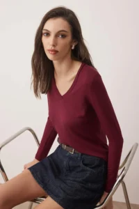 TRENDYOLMİLLA Burgundy Soft Fabric V-neck Fitted Flexible Knitting Blouse