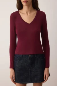 TRENDYOLMİLLA Burgundy Soft Fabric V-neck Fitted Flexible Knitting Blouse - Image 3