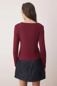TRENDYOLMİLLA Burgundy Soft Fabric V-neck Fitted Flexible Knitting Blouse - Image 4
