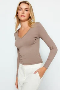 TRENDYOLMİLLA Mink Soft Fabric V-neck Fitted Flexible Knitting Blouse
