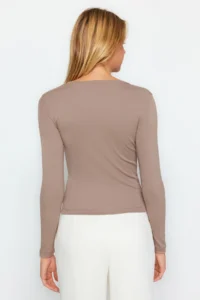 TRENDYOLMİLLA Mink Soft Fabric V-neck Fitted Flexible Knitting Blouse - Image 6