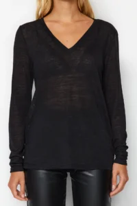 TRENDYOLMİLLA Black V-neck linen look Long Sleeve Regular/Normal Pattern Knitting Blouse - Image 5