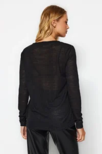 TRENDYOLMİLLA Black V-neck linen look Long Sleeve Regular/Normal Pattern Knitting Blouse - Image 6