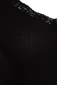 TRENDYOLMİLLA Black V-neck Lace Detailed Ribbed Fitted Cotton Flexible Knitting Blouse - Image 7