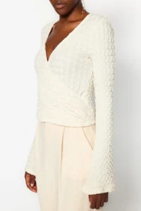 TRENDYOLMİLLA Beige textured Material Double breasted Yaka Regular/Normal Pattern Crop Knitting Blouse - Image 4