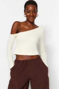 TRENDYOLMİLLA Stone One Shoulder Cotton Flexible Fitted Crop Knitting Blouse - Image 3