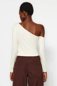 TRENDYOLMİLLA Stone One Shoulder Cotton Flexible Fitted Crop Knitting Blouse - Image 6