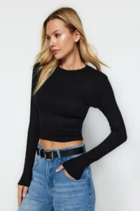 TRENDYOLMİLLA Black Soft Fabric Viscose Crew Neck Crop Flexible Knitting Blouse - Image 3