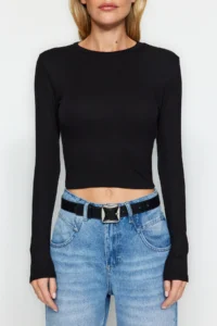 TRENDYOLMİLLA Black Soft Fabric Viscose Crew Neck Crop Flexible Knitting Blouse - Image 4