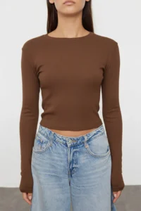 TRENDYOLMİLLA Brown Viscose Crew Neck Crop Flexible Knitting Blouse - Image 3