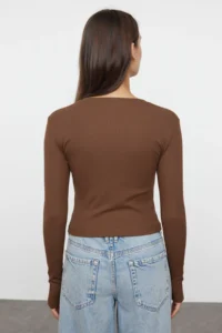 TRENDYOLMİLLA Brown Viscose Crew Neck Crop Flexible Knitting Blouse - Image 5
