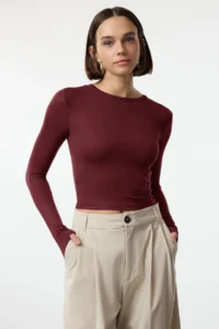 TRENDYOLMİLLA Burgundy Viscose Crew Neck Crop Flexible Knitting Blouse - Image 3