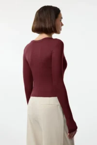 TRENDYOLMİLLA Burgundy Viscose Crew Neck Crop Flexible Knitting Blouse - Image 4