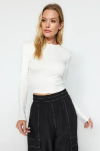 TRENDYOLMİLLA Ecru Soft Fabric Viscose Crew Neck Crop Flexible Knitting Blouse - Image 2