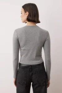 TRENDYOLMİLLA Gray Melanj Viscose Crew Neck Crop Flexible Knitting Blouse - Image 4