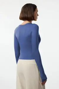 TRENDYOLMİLLA Indigo Viscose Crew Neck Crop Flexible Knitting Blouse - Image 3