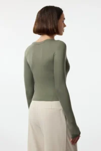 TRENDYOLMİLLA Khaki Viscose Crew Neck Crop Flexible Knitting Blouse - Image 5