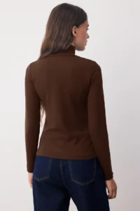 TRENDYOLMİLLA Brown Soft Fabric Turtleneck Fitted Flexible Knitting Blouse - Image 4