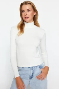 TRENDYOLMİLLA Ecru Soft Fabric Turtleneck Fitted Flexible Knitting Blouse