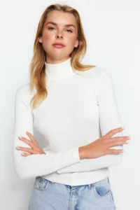 TRENDYOLMİLLA Ecru Soft Fabric Turtleneck Fitted Flexible Knitting Blouse - Image 3